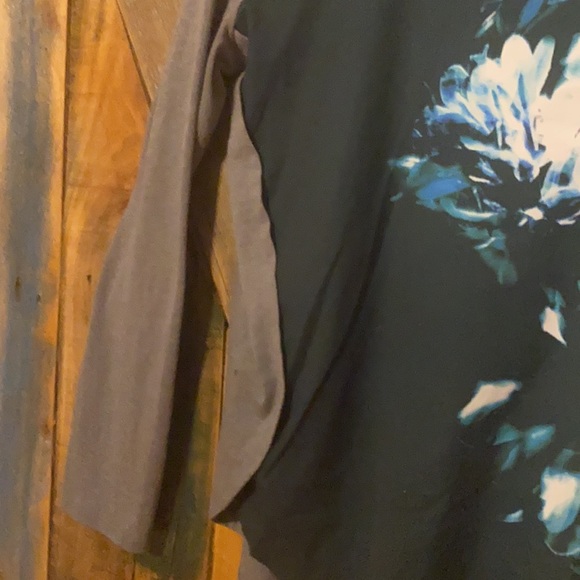 Mixed media top.  Very beautiful. - Picture 2 of 3